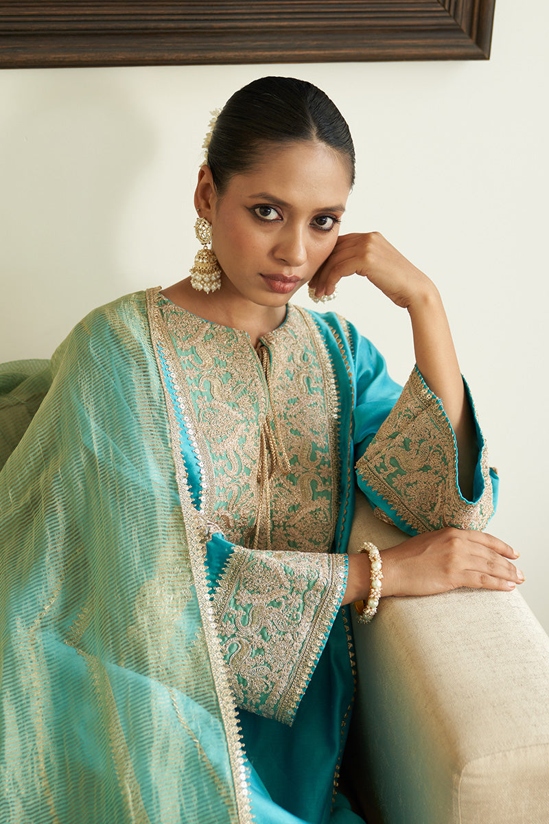 Aabroo Kurta Set