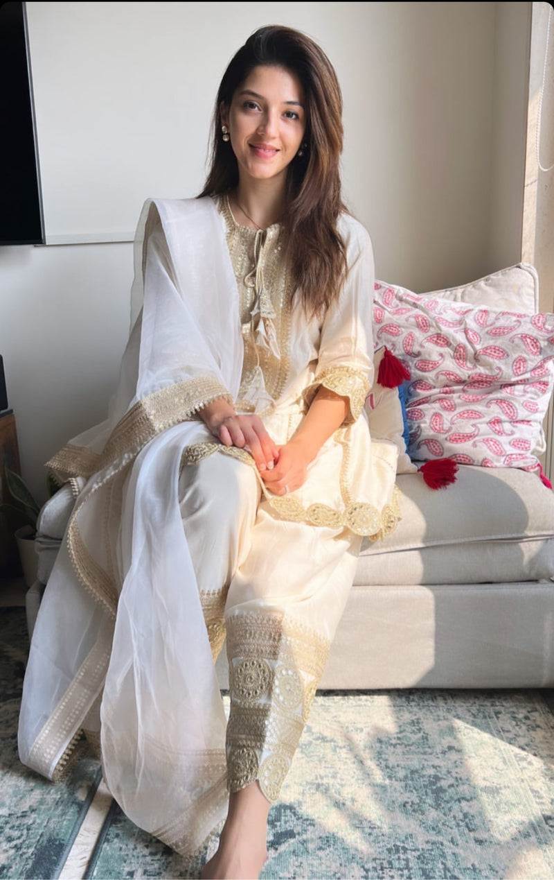 Mehreen Pirzada’s pick Paakezah Kurta Set